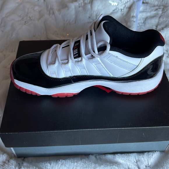 Jordan 11 low University, red black and white retro - Picture 5 of 7
